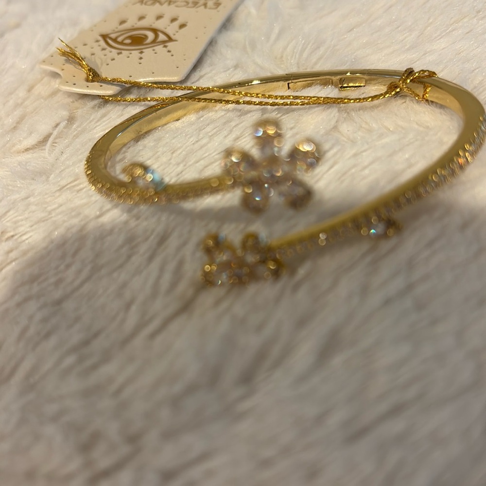 Eye Candy BRAND NEW gold toned bracelet ❤️ Box included 🎁Gorgeous‎